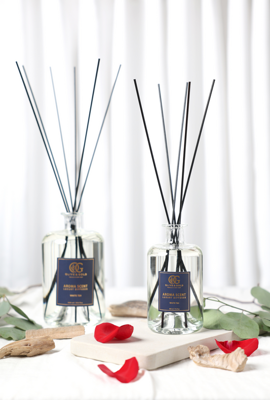 image of long-lasting fragrance of reed diffuser in white tea scent